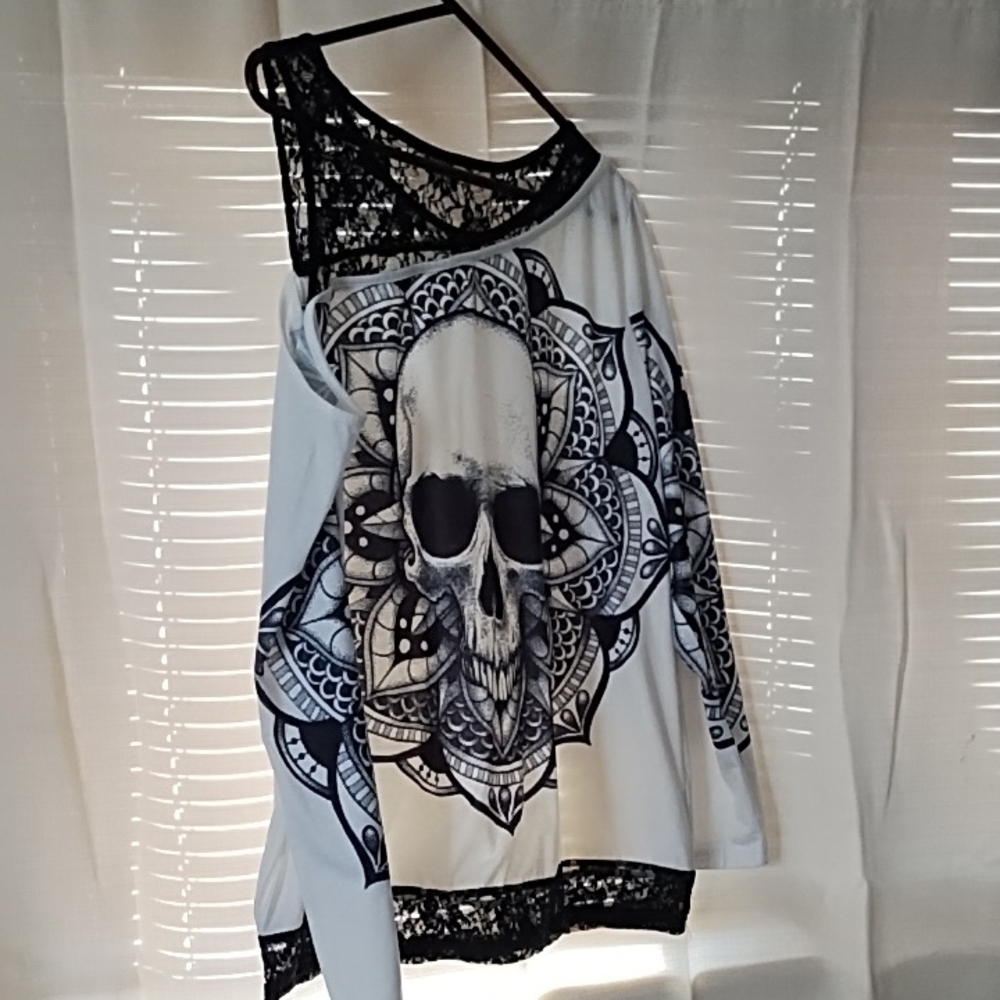 White and Black Skull Print Women's Top